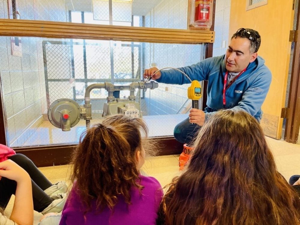 Luis Morales Barrios, a Senior Service Technician in Meter and Connection at MGE, shows students how to detect gas leaks by using a device commonly used in the industry. 